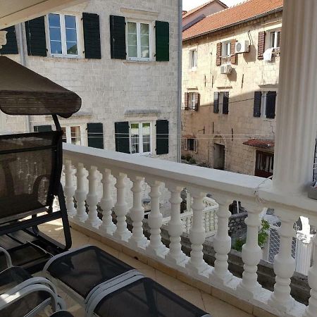 Apartments Sovran Vila Marija Prčanj Екстериор снимка