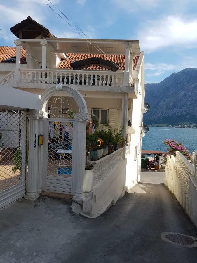 Apartments Sovran Vila Marija Prčanj Екстериор снимка